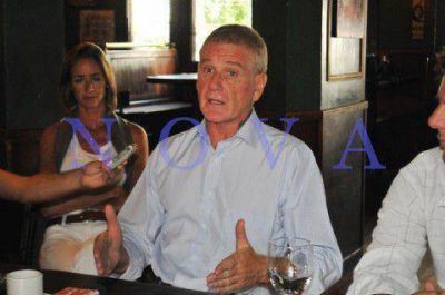 De Narv�ez estuvo en La Plata y se llam� al silencio tras la prohibici�n de los spots