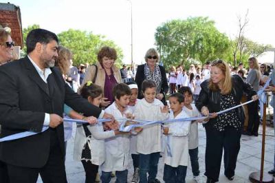 El Gobierno Provincial inaugur� obras en la Escuela N� 186 de Anzo�tegui