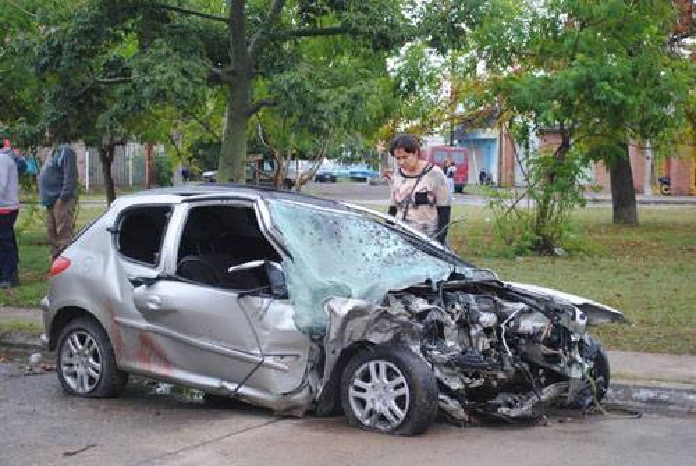 Cinco muertos tras un choque frontal entre un 206 y un Palio