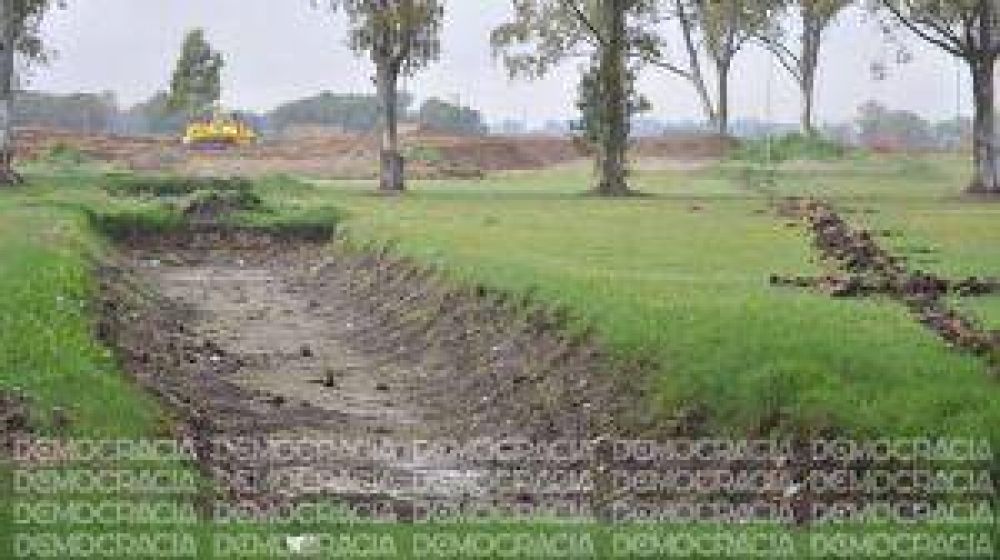 Obras de canalizaci�n en el Parque Borchex