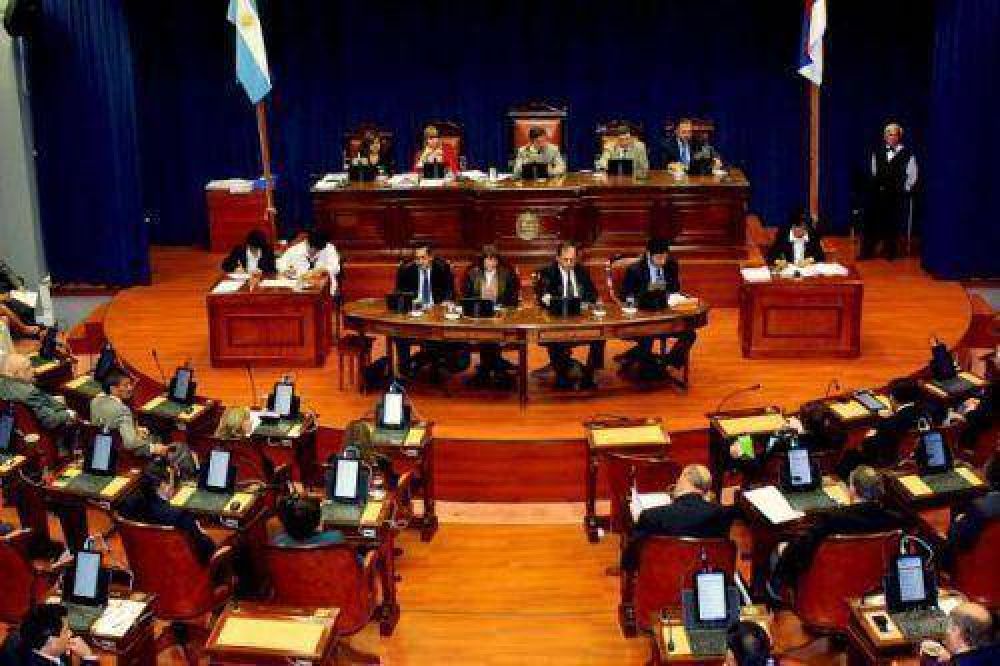 En la primera sesi�n de la Legislatura tomaron estado parlamentario m�s de 400 expedientes