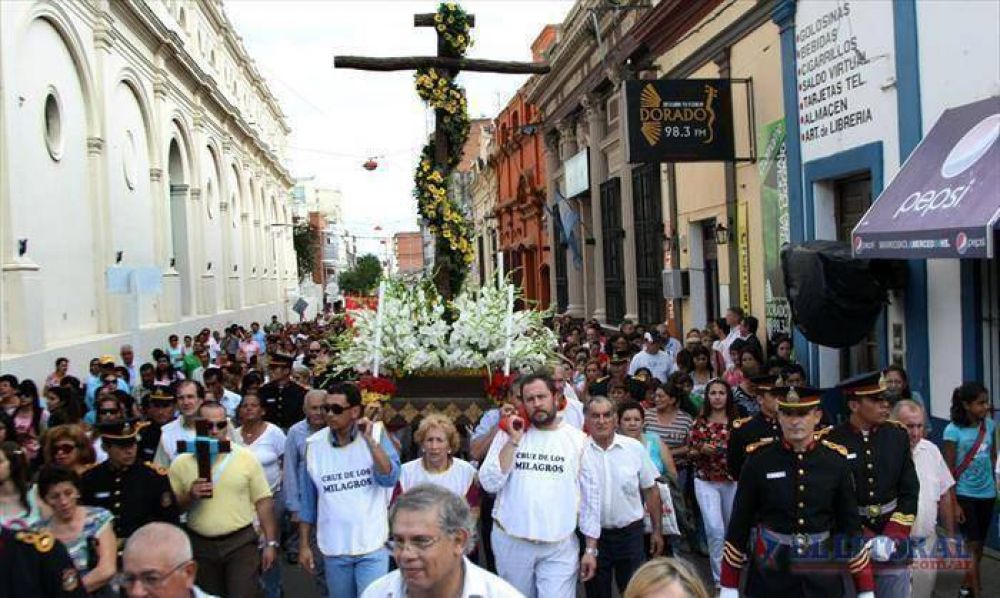 Una multitud renov� su fe en la Cruz de los Milagros