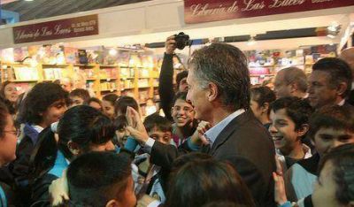 Macri present� "Estamos" en la Feria del Libro