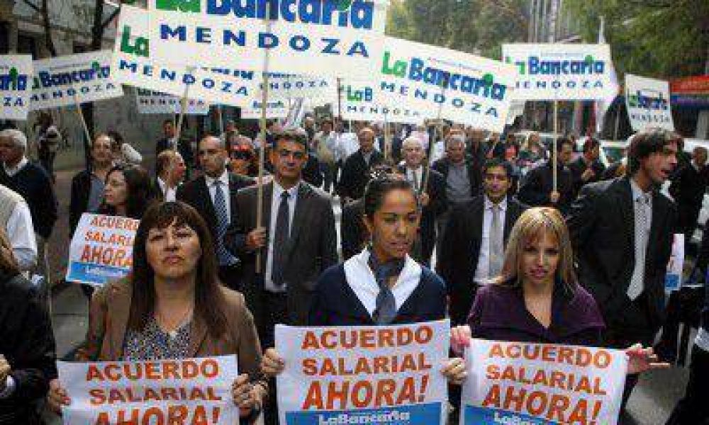 Un caos para los automovilistas fue la manifestaci�n de los bancarios en Ciudad