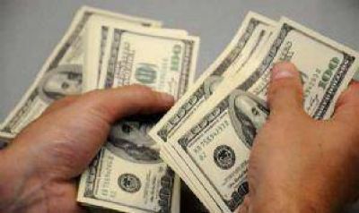 En Mendoza, el blue alcanz� 10,10 pesos pero cerr� a $9,90