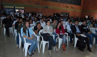 Se concreto el primer Debate Forum 2013 para estudiantes de la capital