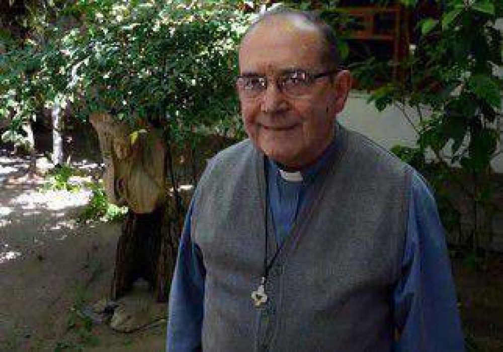 El obispo Bressanelli pide que lo dejen cuidar a Diez 