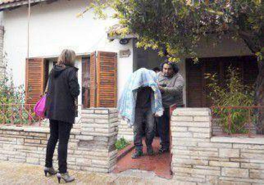 Allanaron prost�bulo y demoraron a la presunta encargada del lugar 