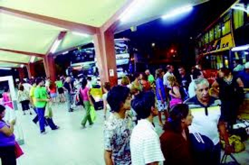 M�s de 500 sanjuaninos afectados por el paro de colectiveros de larga distancia