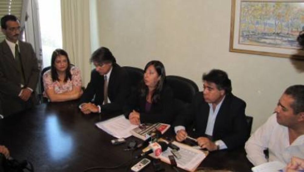 �Dejen de dormir la siesta y trabajen por la provincia�