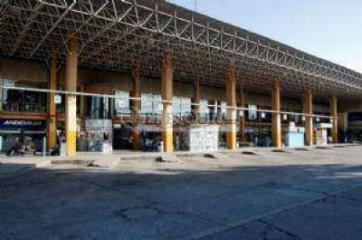 Contin�a el paro de micros de larga distancia
