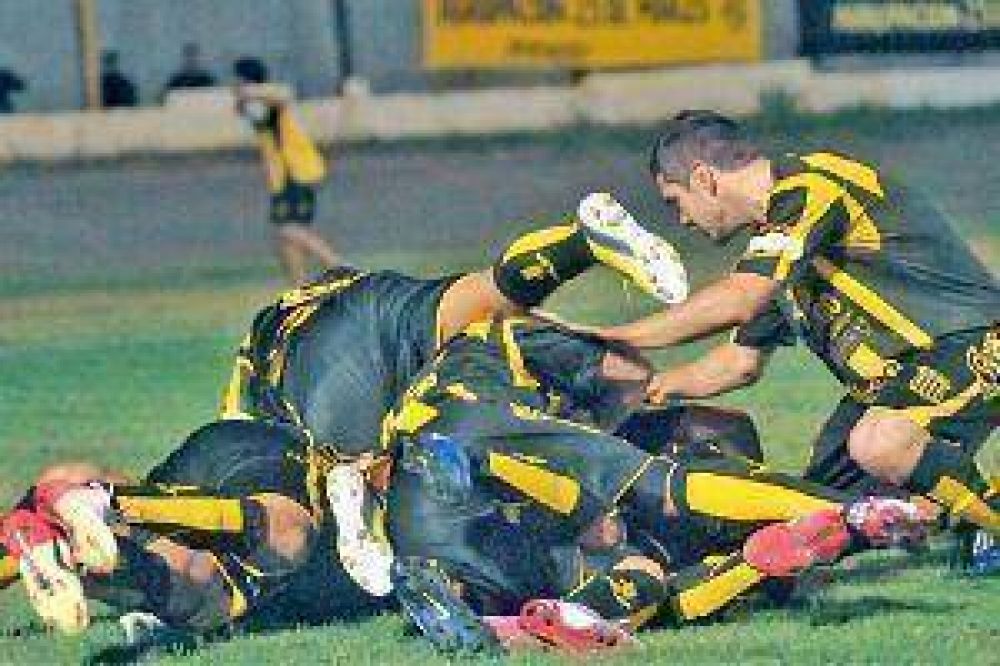 Mitre logr� una heroica victoria ante San Lorenzo de Alem por 3 a 2