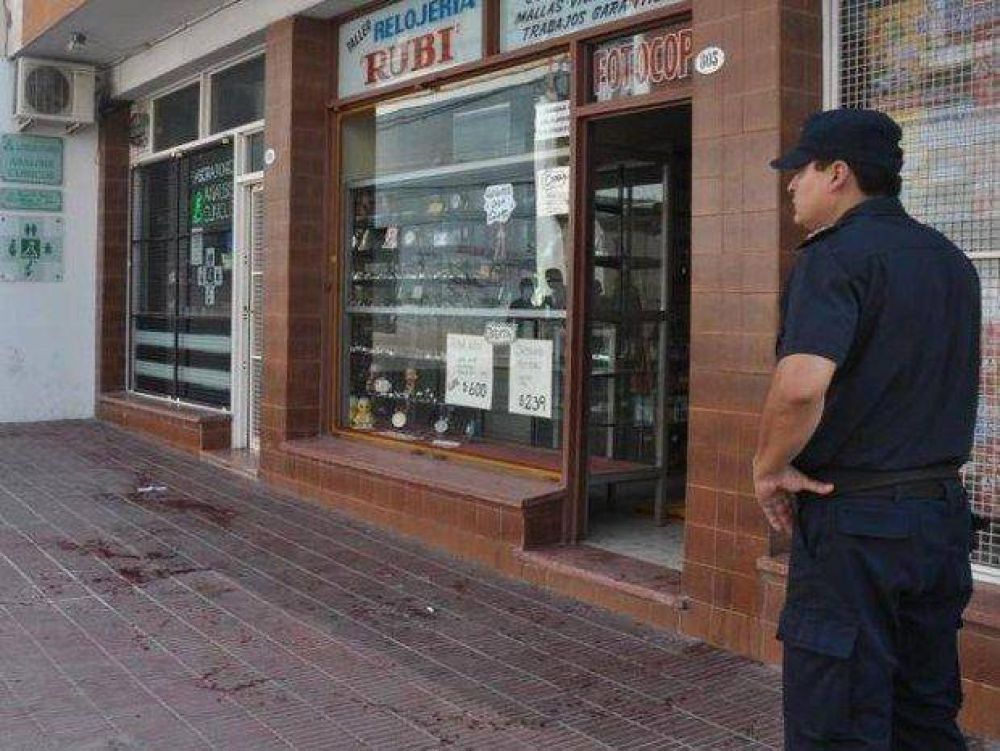 Muri� por las graves heridas cortantes