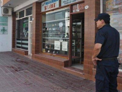Muri� por las graves heridas cortantes