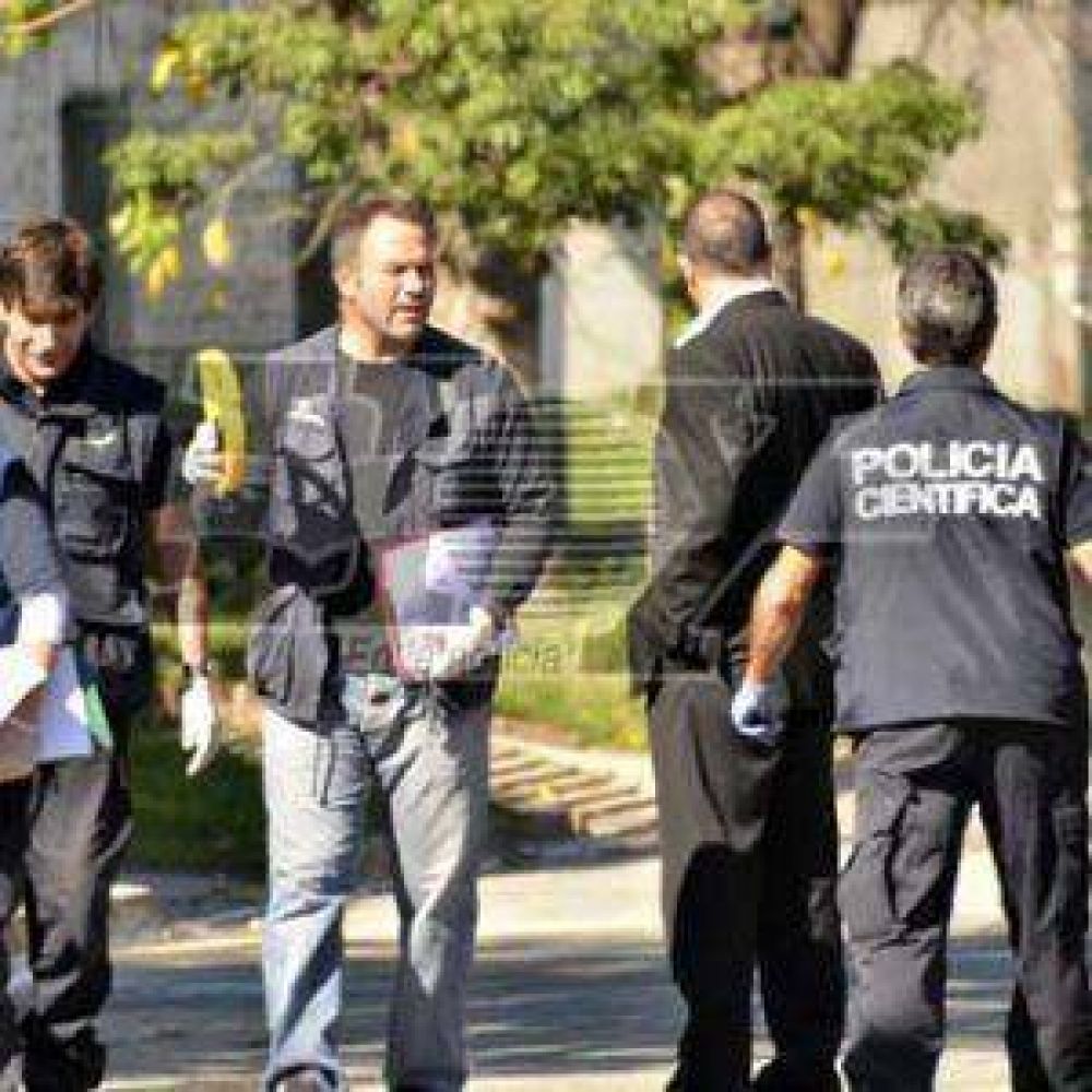 Matan a un polic�a durante el robo a un s�per en 133 y 50