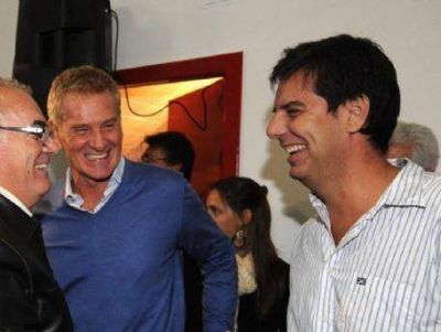 Gonzalo Atanasof y Francisco De Narv�ez inauguraron un nuevo local partidario en Gonnet