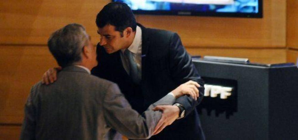 Galuccio descubri� sobreprecios en los buques metaneros que llegaban a Bah�a Blanca	