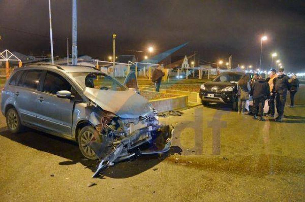 Violento choque en la rotonda por la escarcha de madrugada
