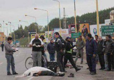 Un ciclista muri� al ser atropellado a metros de los puentes carreteros 