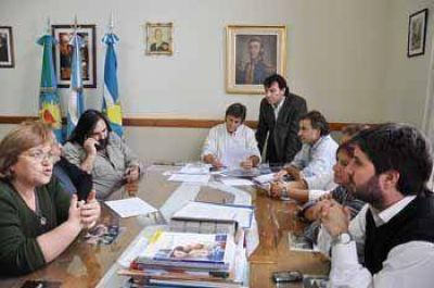 El Municipio y Suteba firman convenio por viviendas para docentes  .