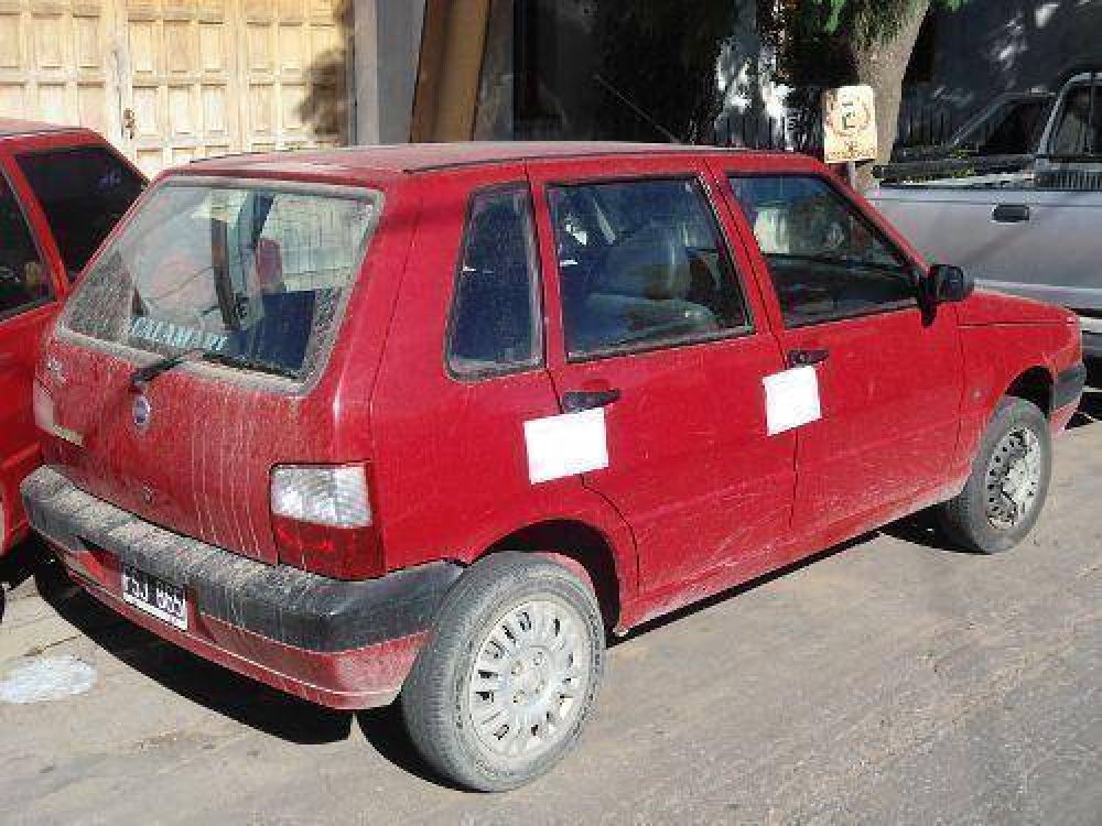 Detienen a una persona, secuestran drogas y un auto