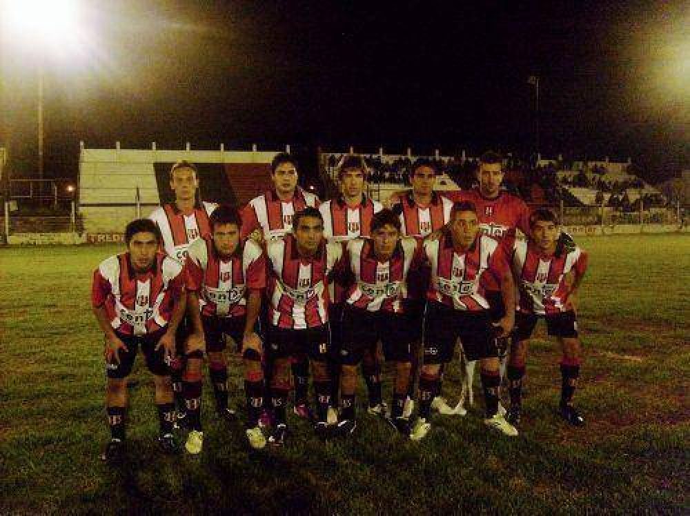 Belgrano gan� y sigue en la punta