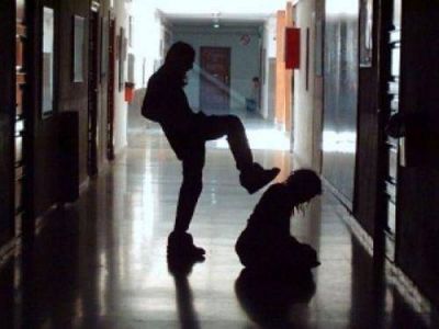 Una menor de 17 a�os lleva 15 d�as presa por una pelea en el colegio