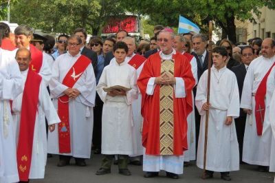 Una multitud manifest� su fe a la Cruz de los Milagros