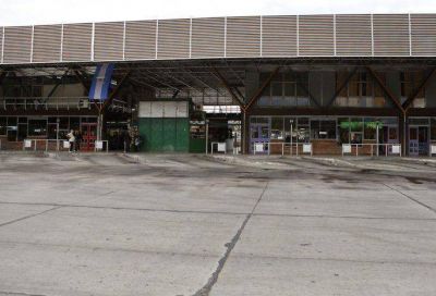 El gobierno nacional fij� el aumento de 23% para los choferes y espera que se levante el paro