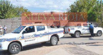 Tres detenidos por atacar con un hacha a una comisi�n policial