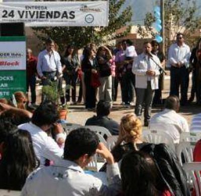 Quintela busca diferenciar su pol�tica habitacional de la provincial