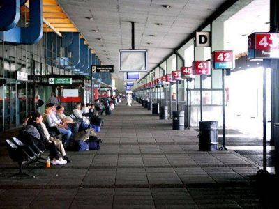 El Gobierno fij� un aumento del 23% y exigi� levantar el paro de micros