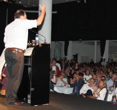 Ayala en Buenos Aires en el lanzamiento de "Pensar juntos la Argentina futura"