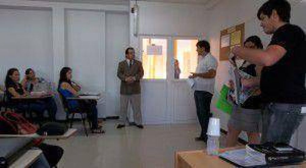 Universitarios presentaron trabajos de investigaci�n y producci�n de catedra