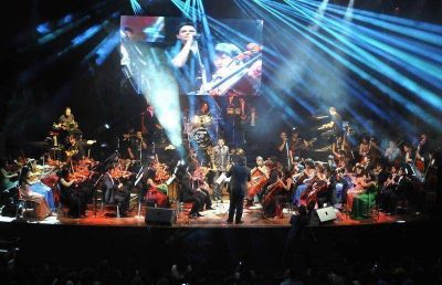 El teatro AHZ vibr� al ritmo de la pasi�n �rojera�