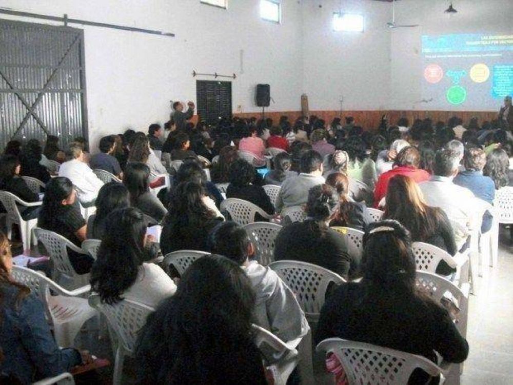 Curso sobre dengue y Chagas en El Carmen