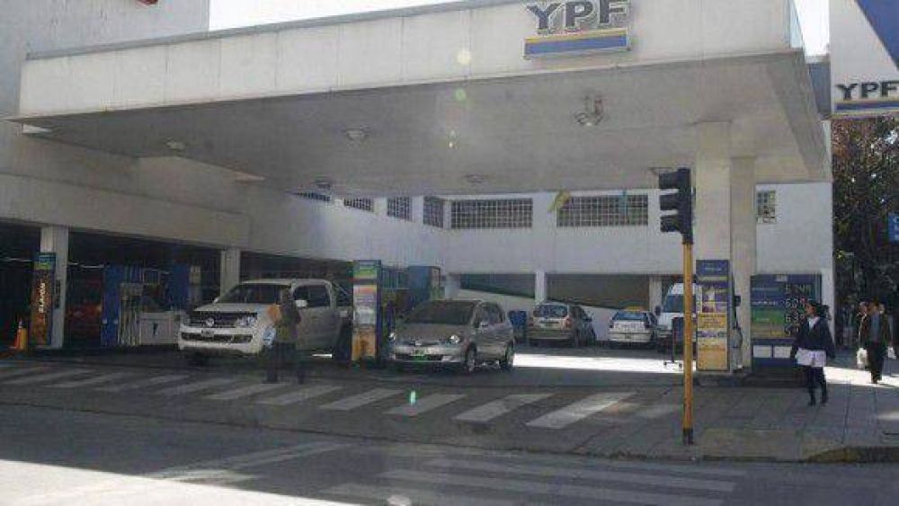 Trabajadores de estaciones de servicio convocar�n a un paro