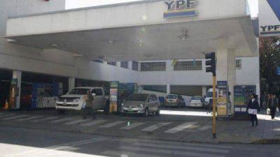 Trabajadores de estaciones de servicio convocar�n a un paro