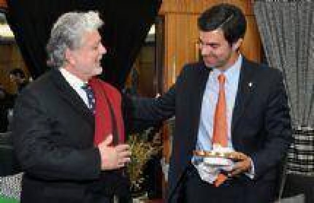 El Gobernador Urtubey recibi� al embajador de Per� Jos� Luis P�rez S�nchez Cerro