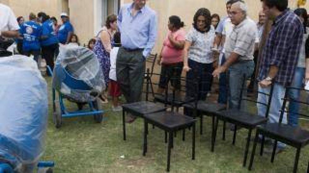 La Gobernadora entreg� herramientas de trabajo