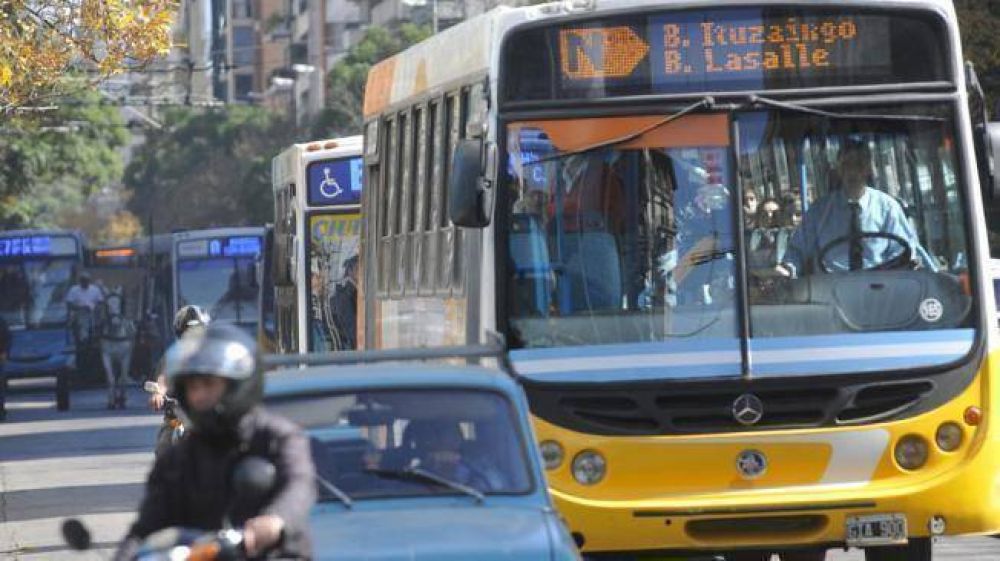 Para evitar paros, Mestre pondr�a plata para choferes