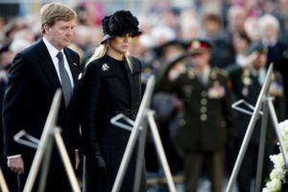 Guillermo y M�xima asistieron a su primer acto como reyes de Holanda