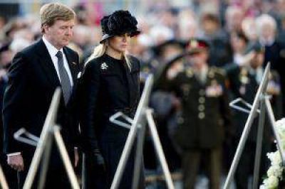 Guillermo y M�xima asistieron a su primer acto como reyes de Holanda