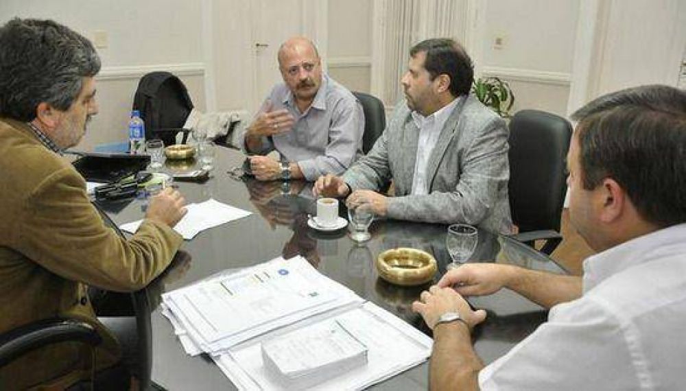 Campana y Z�rate trabajan en conjunto para mejorar el transporte p�blico de pasajeros 
