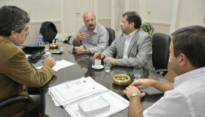 Campana y Z�rate trabajan en conjunto para mejorar el transporte p�blico de pasajeros 