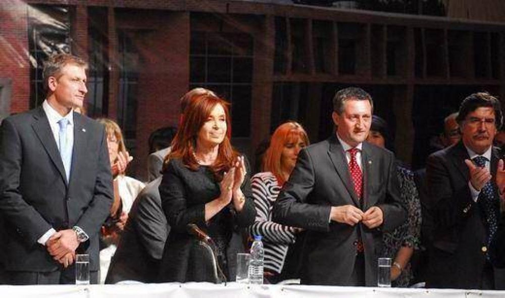 El kirchnerismo prepara movilizaci�n para recibir a la Presidenta en Fiat