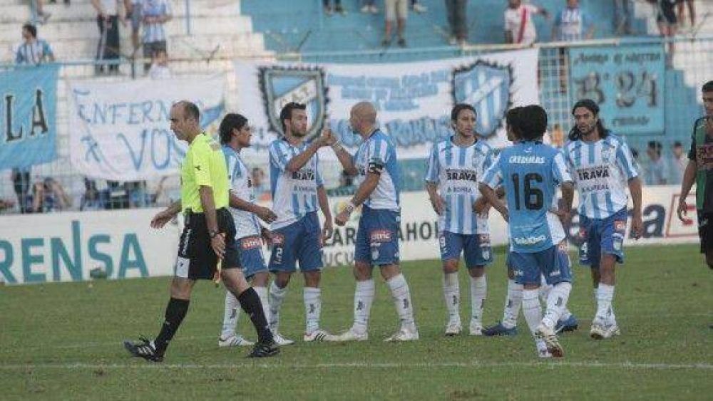 El �Decano� arranc� para la goleada y termin� sufriendo