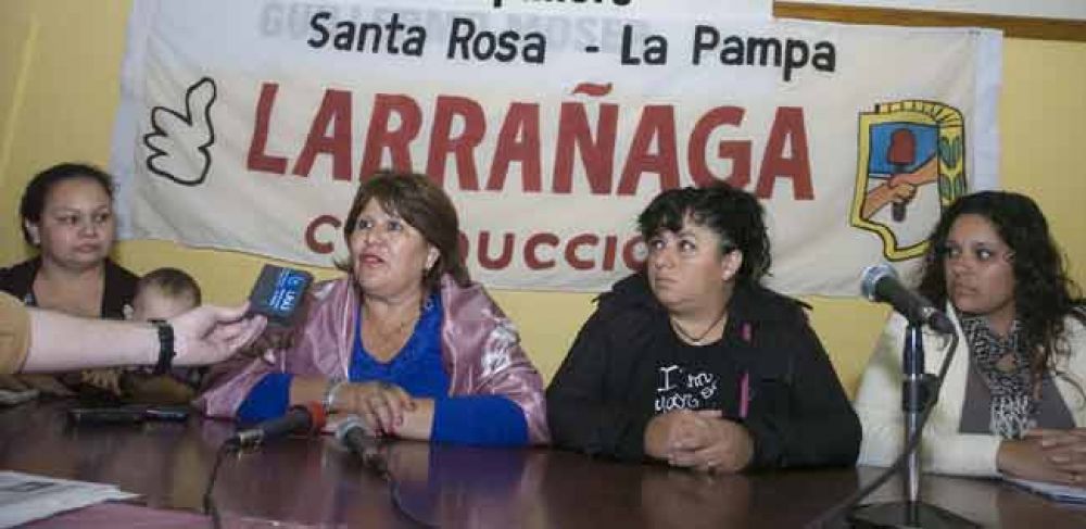 Mujeres santarrose�as se reunieron para apoyar al intendente Larra�aga