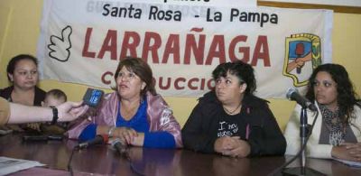 Mujeres santarrose�as se reunieron para apoyar al intendente Larra�aga