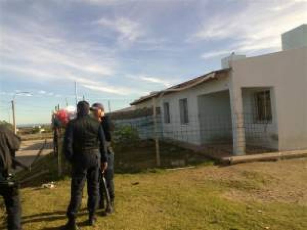 Batalla campal entre vecinos frente al barrio 99 Viviendas
